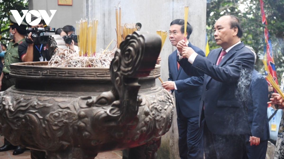 State President commemorates Hung Kings